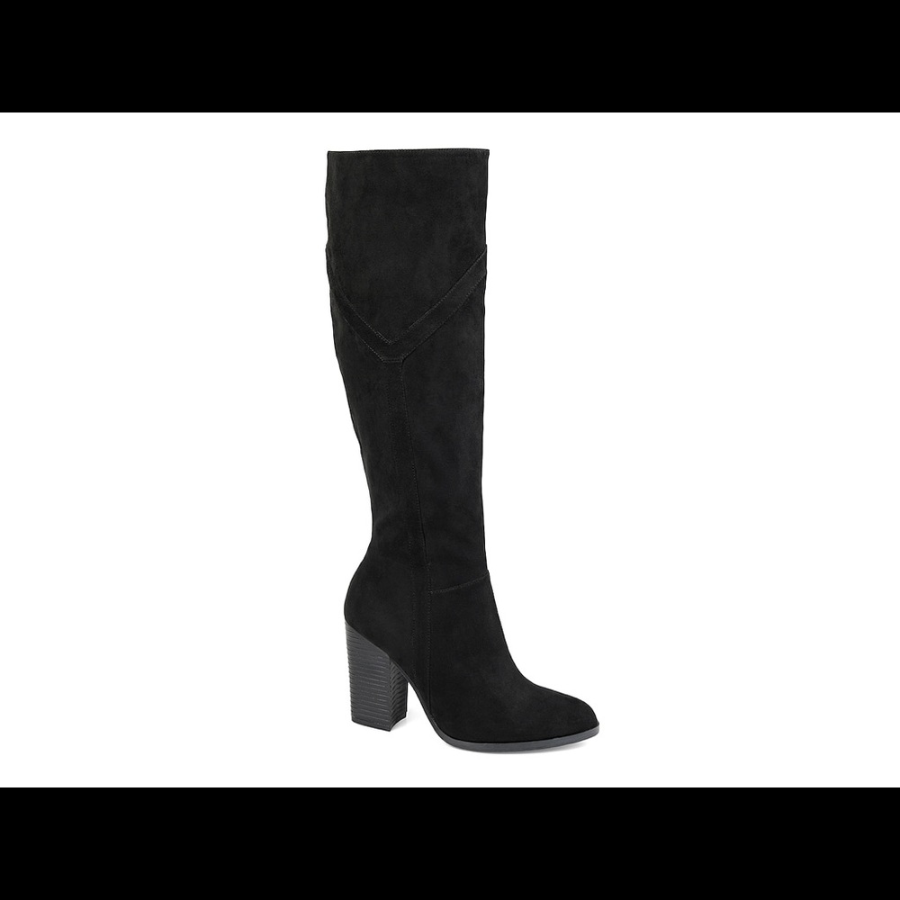 Journee Collection ‘Kyllie’ boots in black.